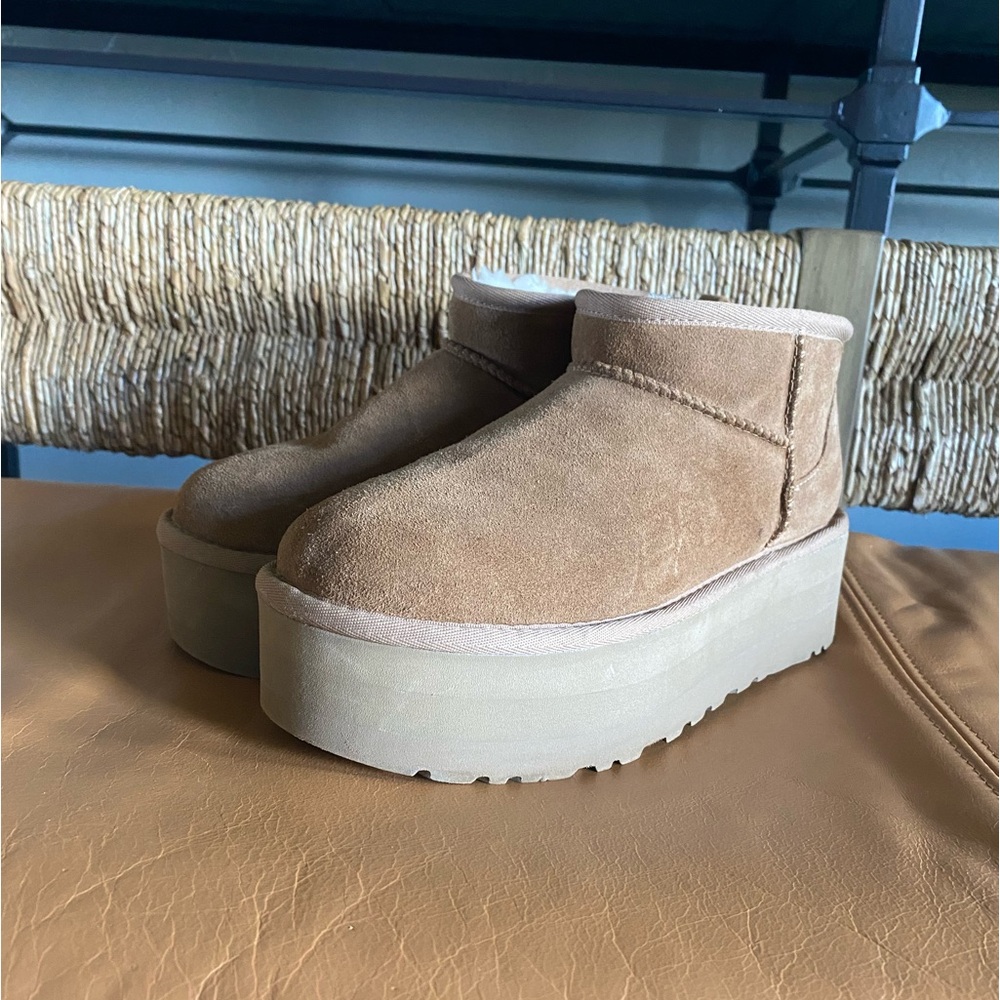 These are the Classic Ultra Mini platform uggs!